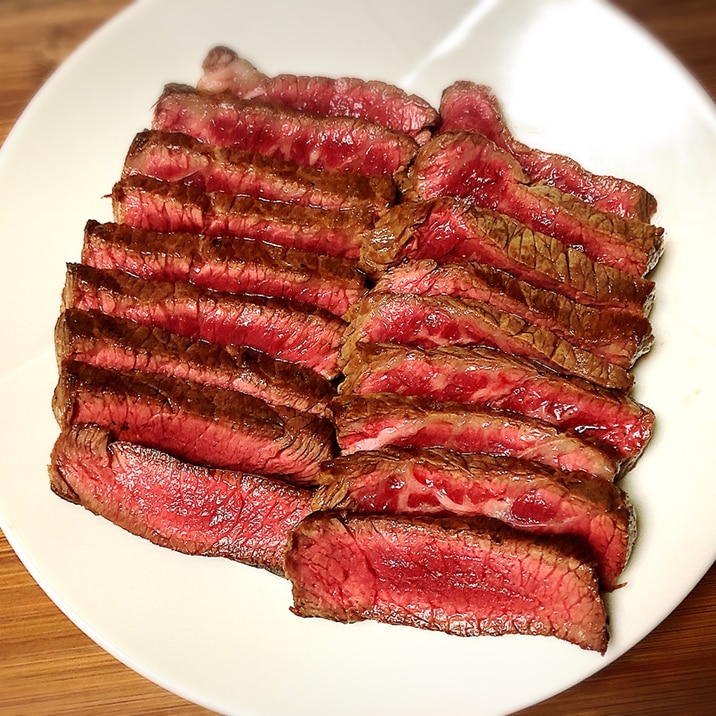 氷水で冷やして作る牛タタキとタレ